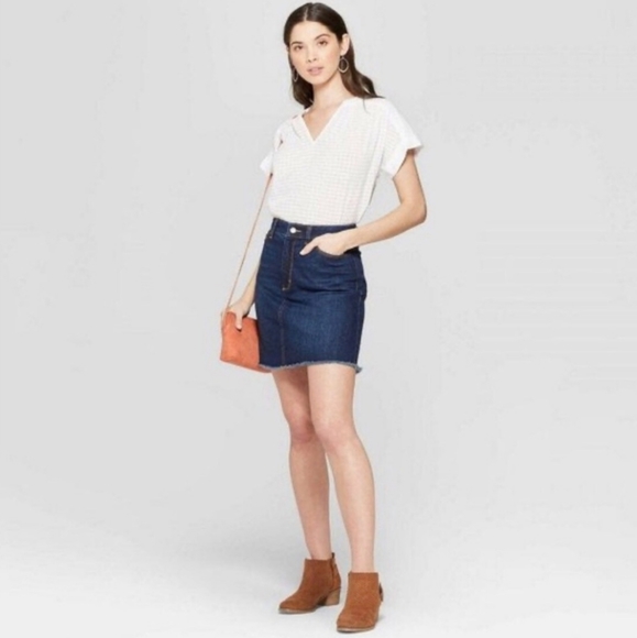 Universal Thread Dresses & Skirts - Universal thread raw hem fringe jean denim skirt size 2.